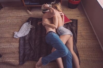 付き合ってないのに頬ずり 脈なし行動