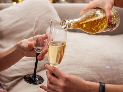 【酔った時の行動でわかる女性心理】愛を育むアプローチテク13選