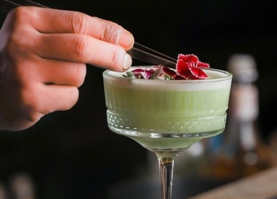 【サシ飲み3回目の女性心理】脈ありサインと告白のコツ18選