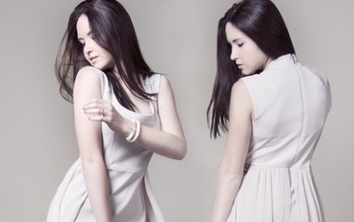 【近づくと逃げる女性心理】好き避けサインを見極めるコツ11選