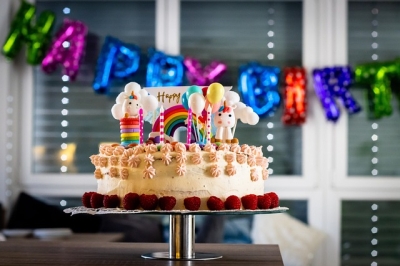 【彼女への誕生日LINE】0時ぴったり祝福で喜ばれるコツ9選