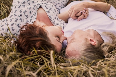 【彼女と一緒だと眠くなる?】メッチャ相性が良い理由と対策10選