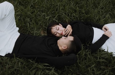 【会話中に口を見る女性心理】意外な本音と対策のコツ10選