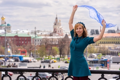 わざと物を落とす　恋愛